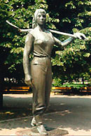 Truemmerfrau - Denkmal der DDR