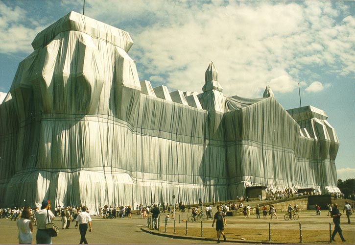 Reichstag verpackt durch Christo