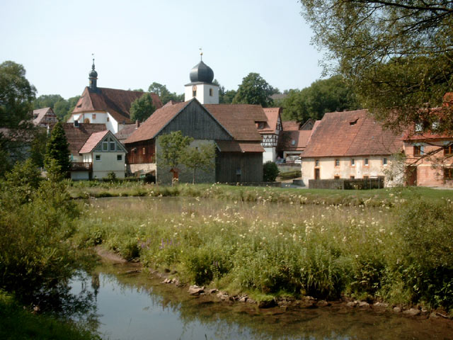 Blick zur Kirche und Mühle