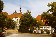 Marktplatz mit Blick zur ev. Kirche
