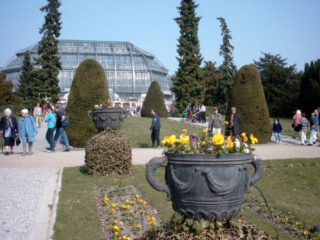 Botanischer Garten Blick zum Gewächshaus