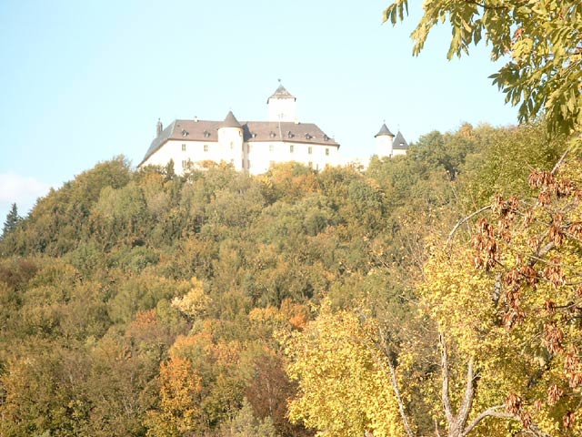 Herbstblick zum Schloß Greifenstein
