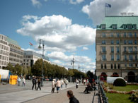 Pariser Platz: Blick zum Fernsehturm